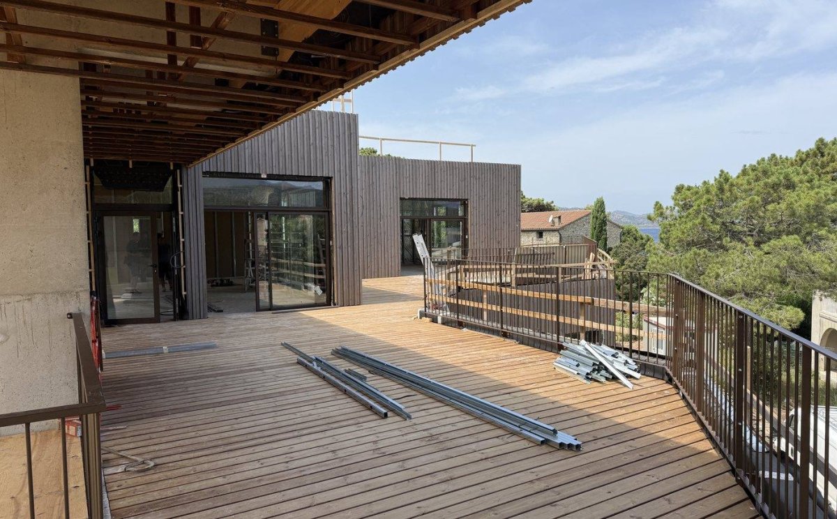 Chantier de l'EHPAD de Saint-Florent : murs à ossature bois et planchers CLT